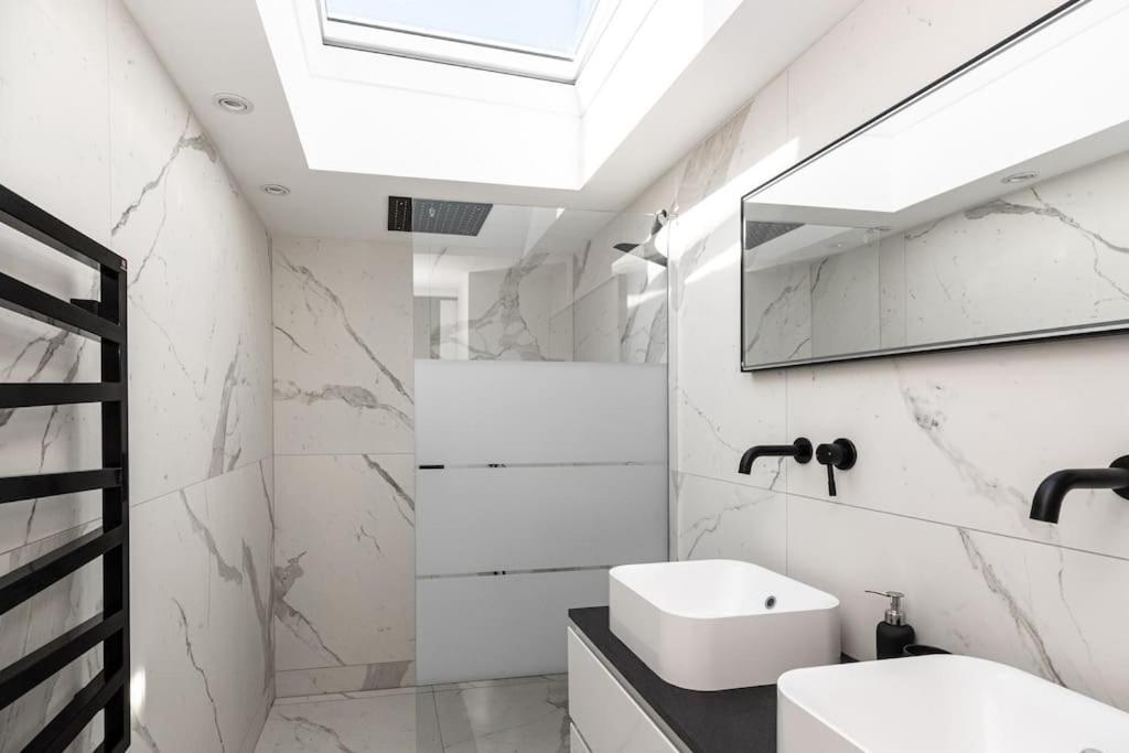 Superbe Appartement Facon Loft A 2 Pas Du Centre ! La Rochelle  Luaran gambar