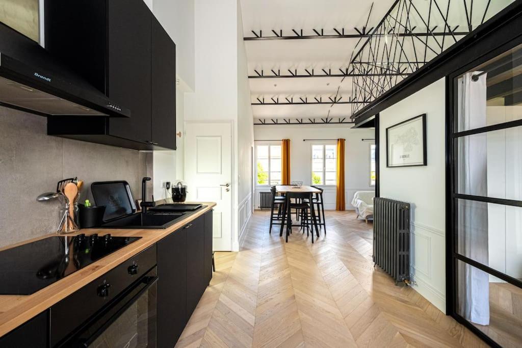 Superbe Appartement Facon Loft A 2 Pas Du Centre ! La Rochelle  Luaran gambar